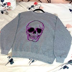 Crew neck; Skull Design; Colors: Neon Purple,Black, Light Gray; Size: Large; New